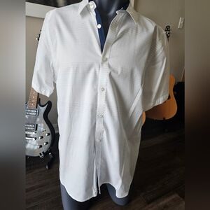 Alfani, short sleeve button-down shirt, size large.